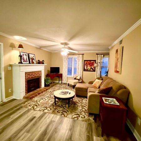 Trendy 2Bed 2 Bath Villa In The Village With King Bed Raleigh Exterior foto